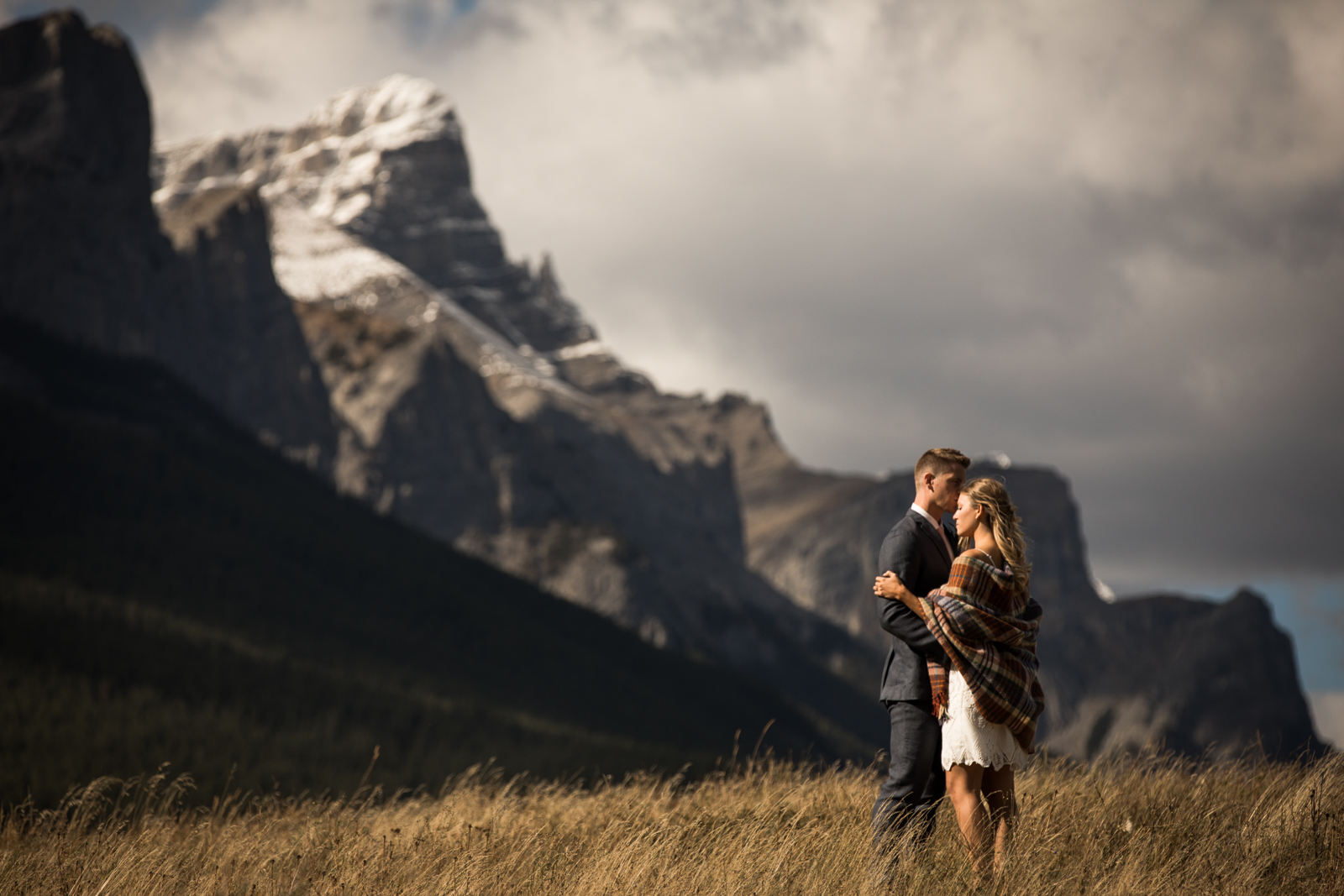 13-willow_and_wolf_photography_stef_and_pete_canmore_wedding_blog