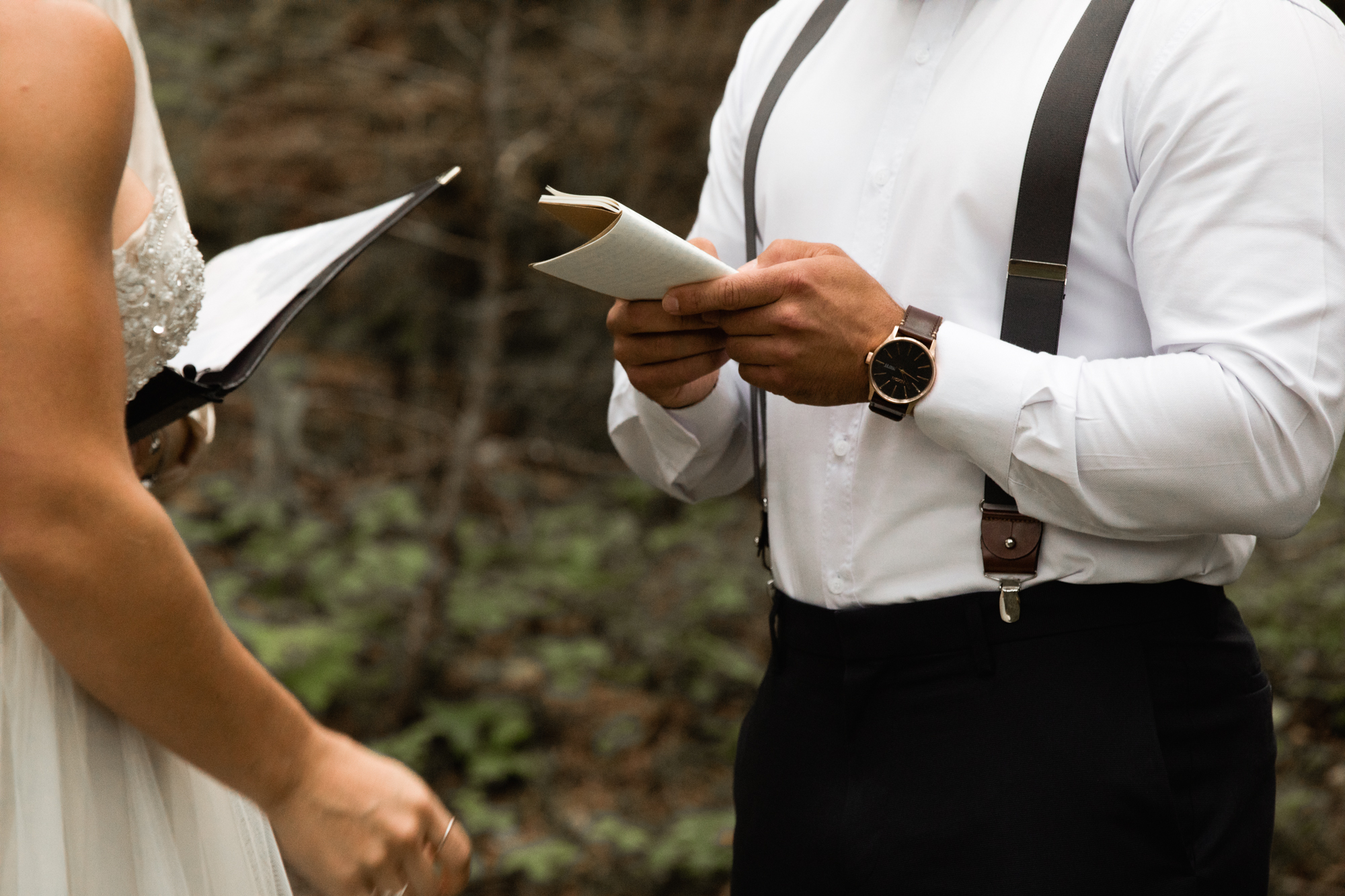 reading vows at elopement