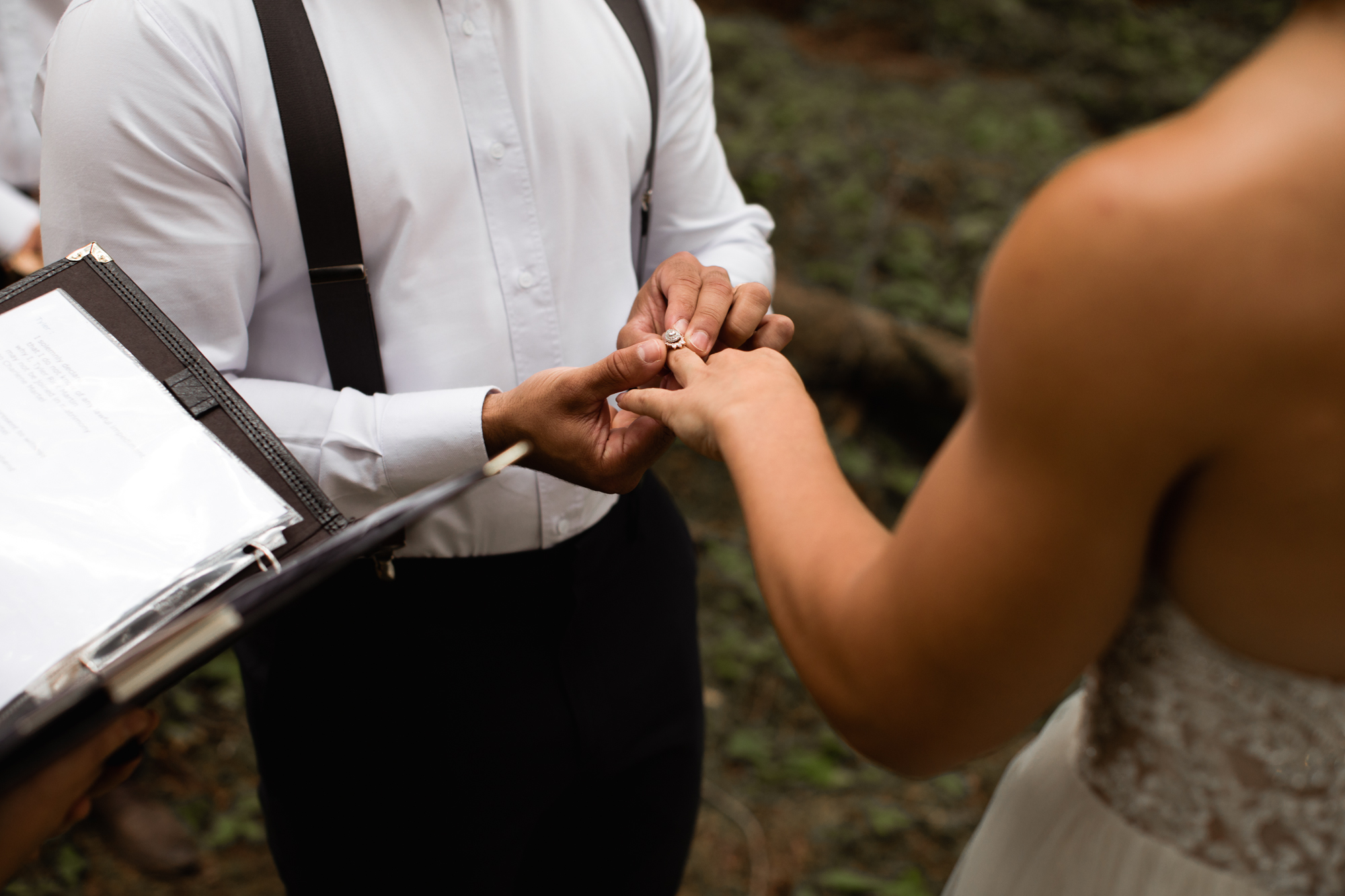 elopement exchanging rings