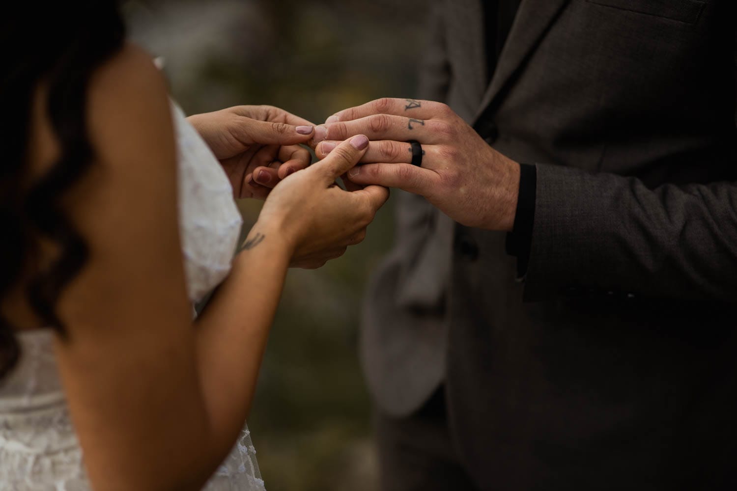 exchanging rings close up