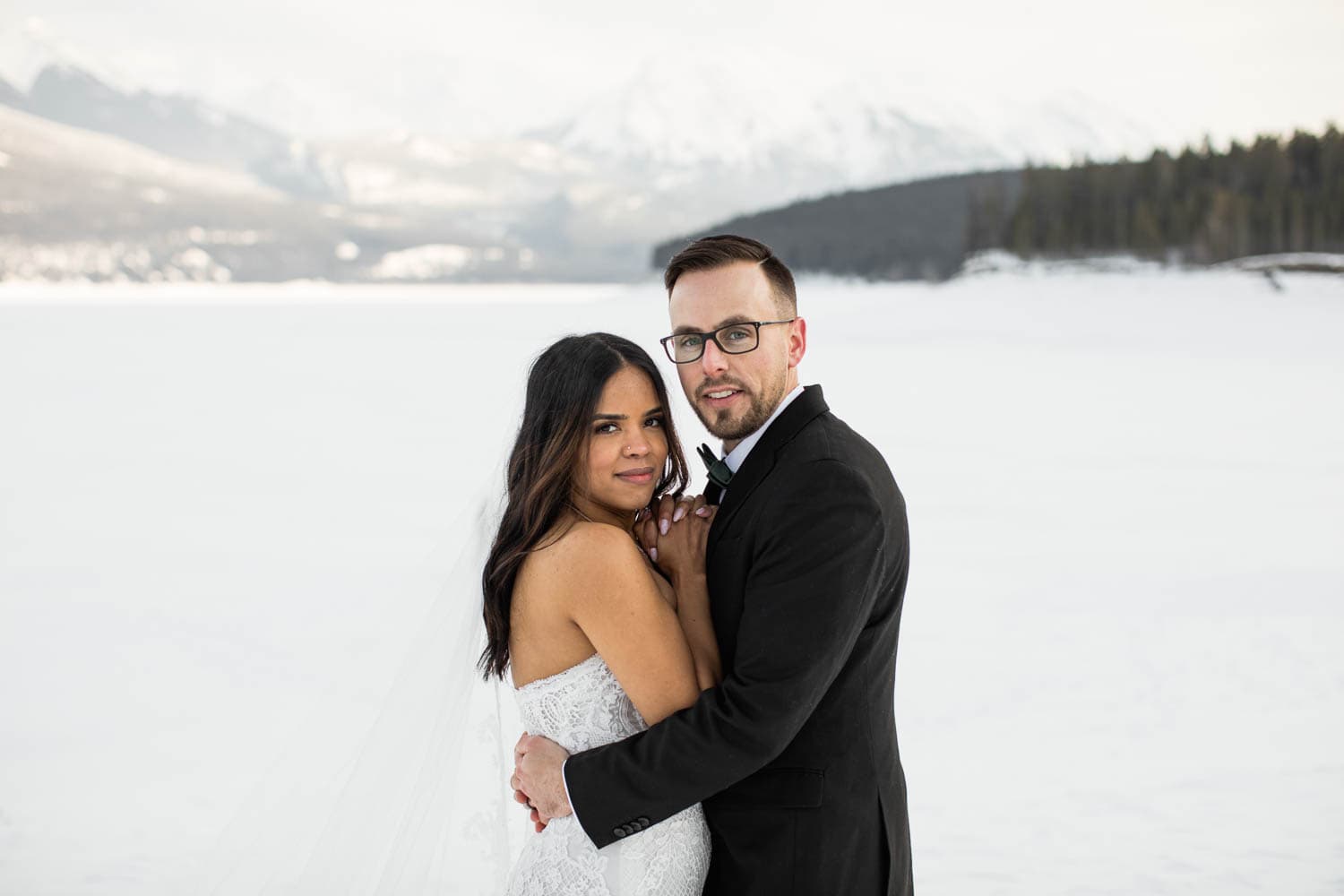 bride and groom in winter mountains