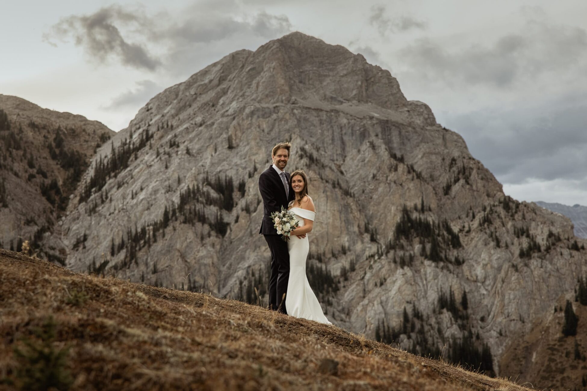 hiking wedding photos in kananaskis